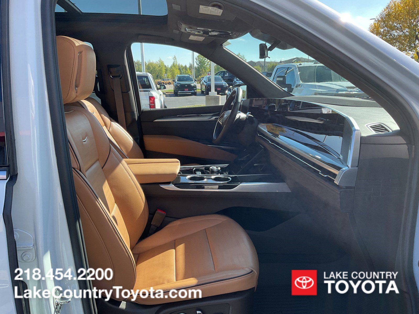 Used 2026 Cadillac Escalade Luxury w/ LPO, Floor Liner Package AWD/4WD image 22