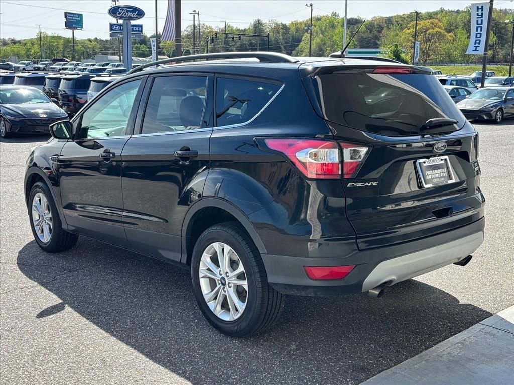 Used 2018 Ford Escape SE image 2