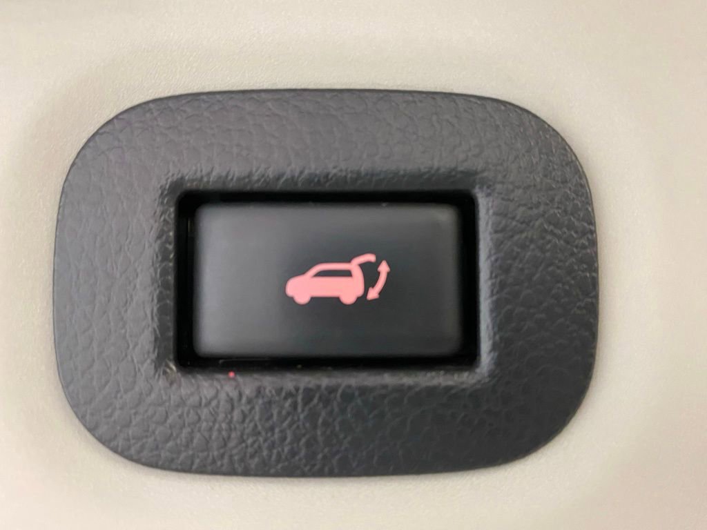 Used 2018 Nissan Rogue SV AWD/4WD image 15