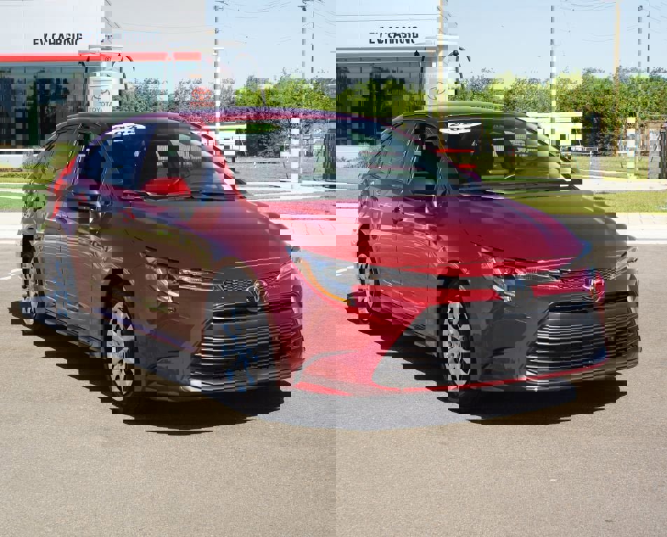 Used 2025 Toyota Corolla LE image 2