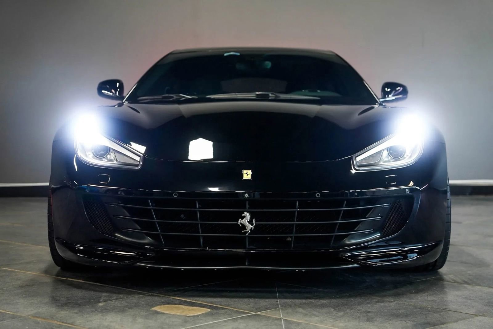Used 2018 Ferrari GTC4Lusso AWD/4WD image 2