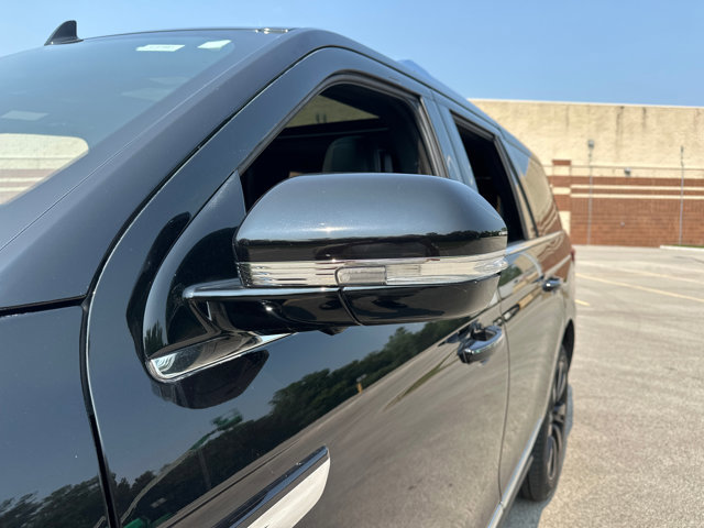 Used 2022 Lincoln Navigator Reserve image 12