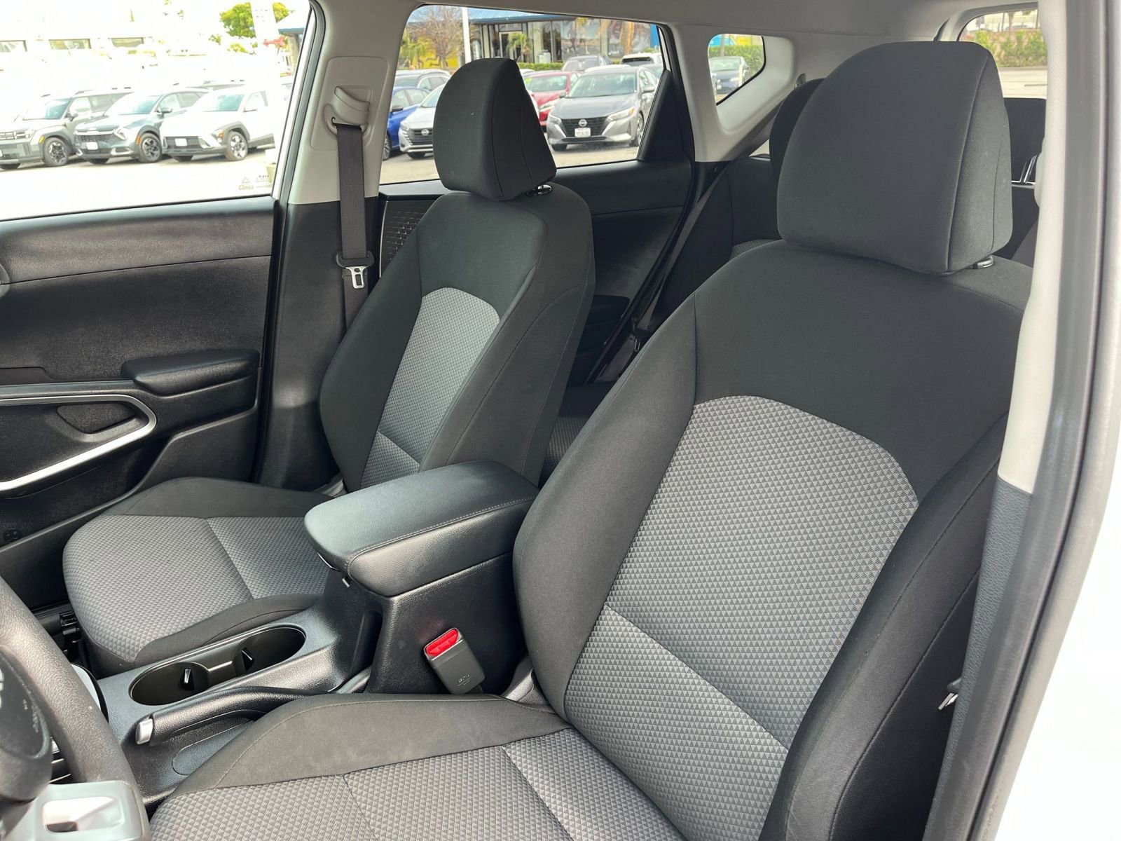 Used 2025 Kia Soul LX w/ LX Technology Package FWD image 36