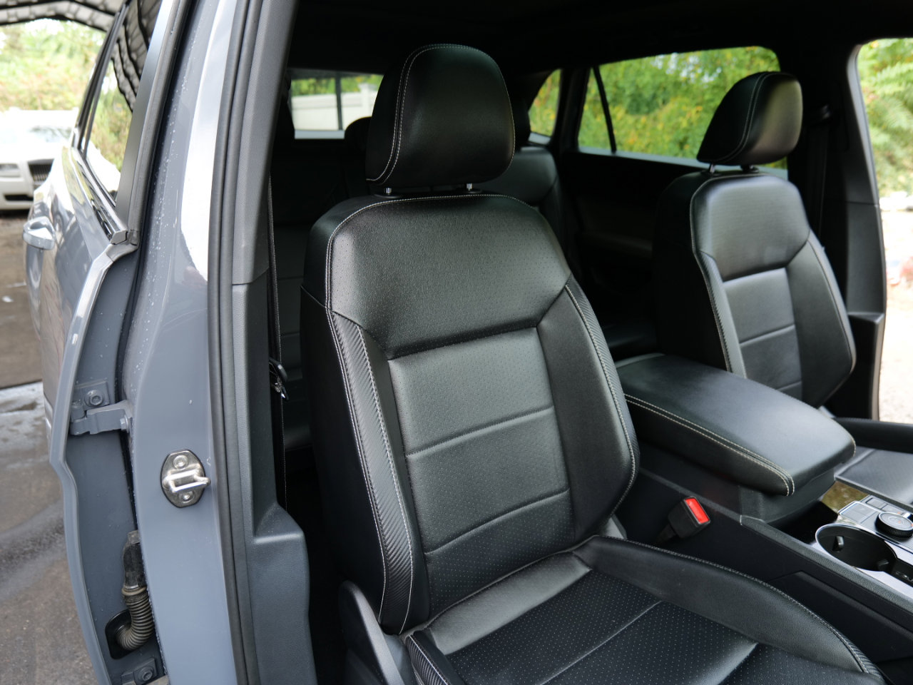 Used 2022 Volkswagen Atlas Cross Sport SEL R-Line image 41