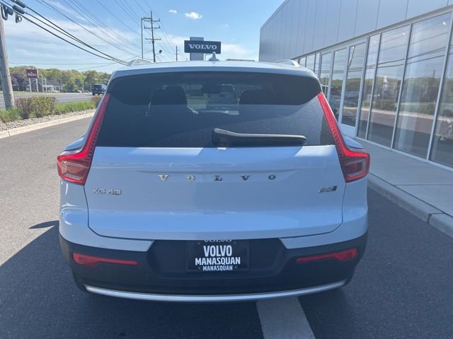 Used 2025 Volvo XC40 B5 Core AWD/4WD image 4