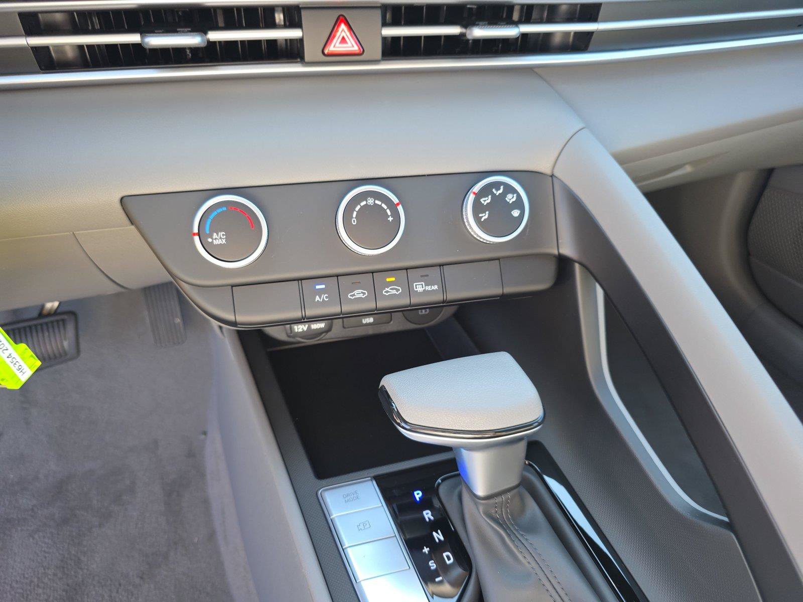 New 2026 Hyundai Elantra SE FWD image 17