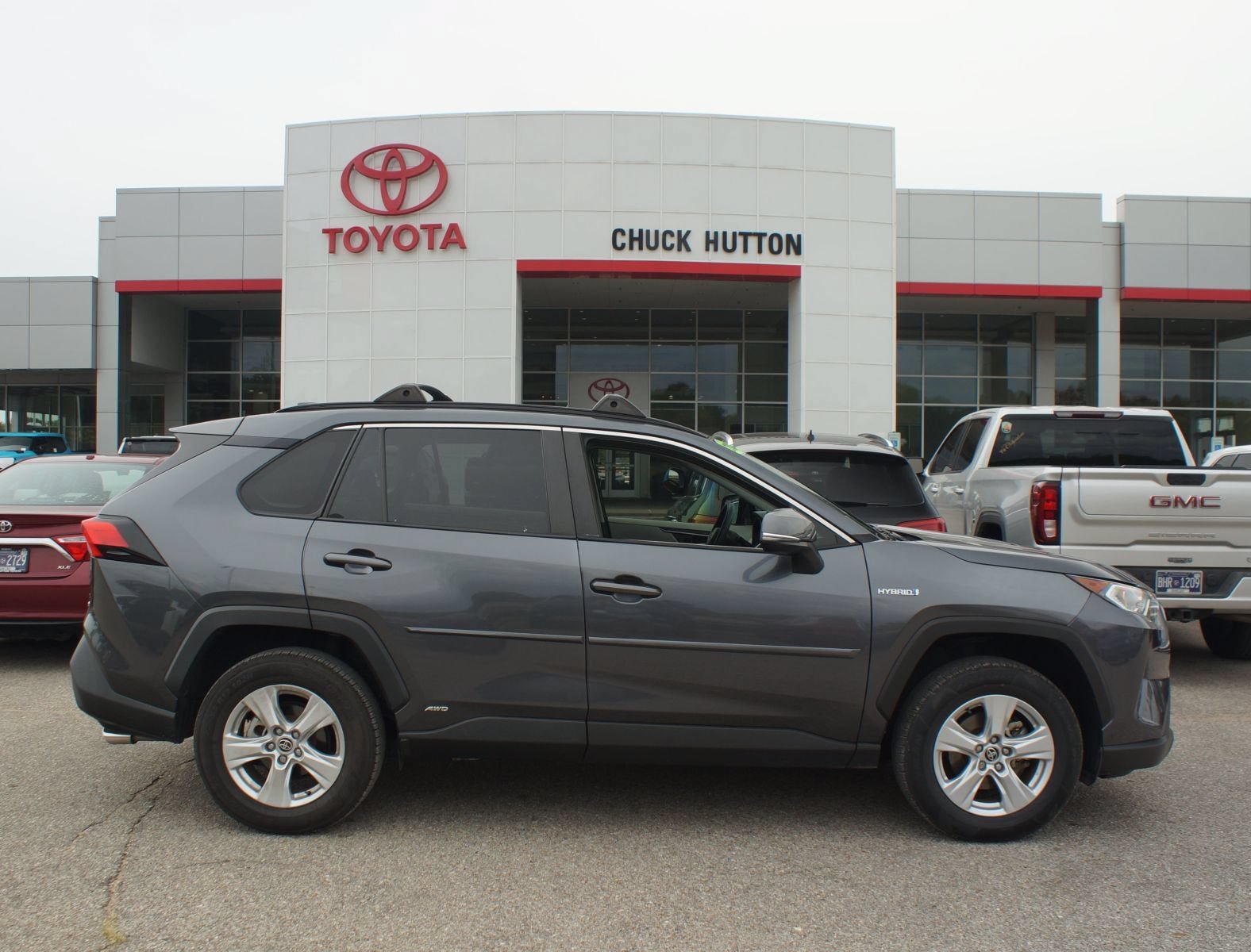 Used 2021 Toyota RAV4 XLE w/ Convenience Package AWD/4WD image 1