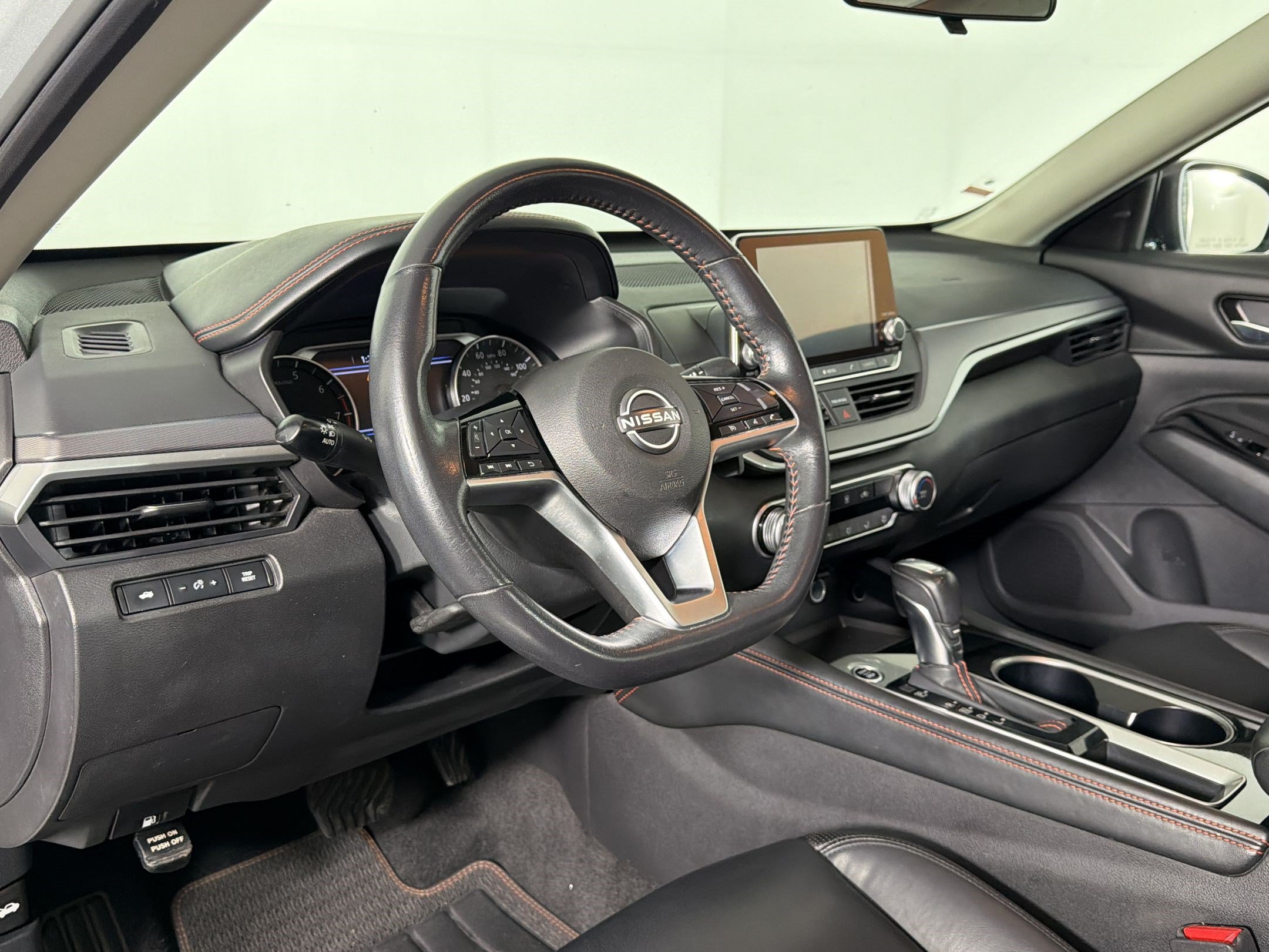 Used 2024 Nissan Altima 2.5 SR FWD image 3