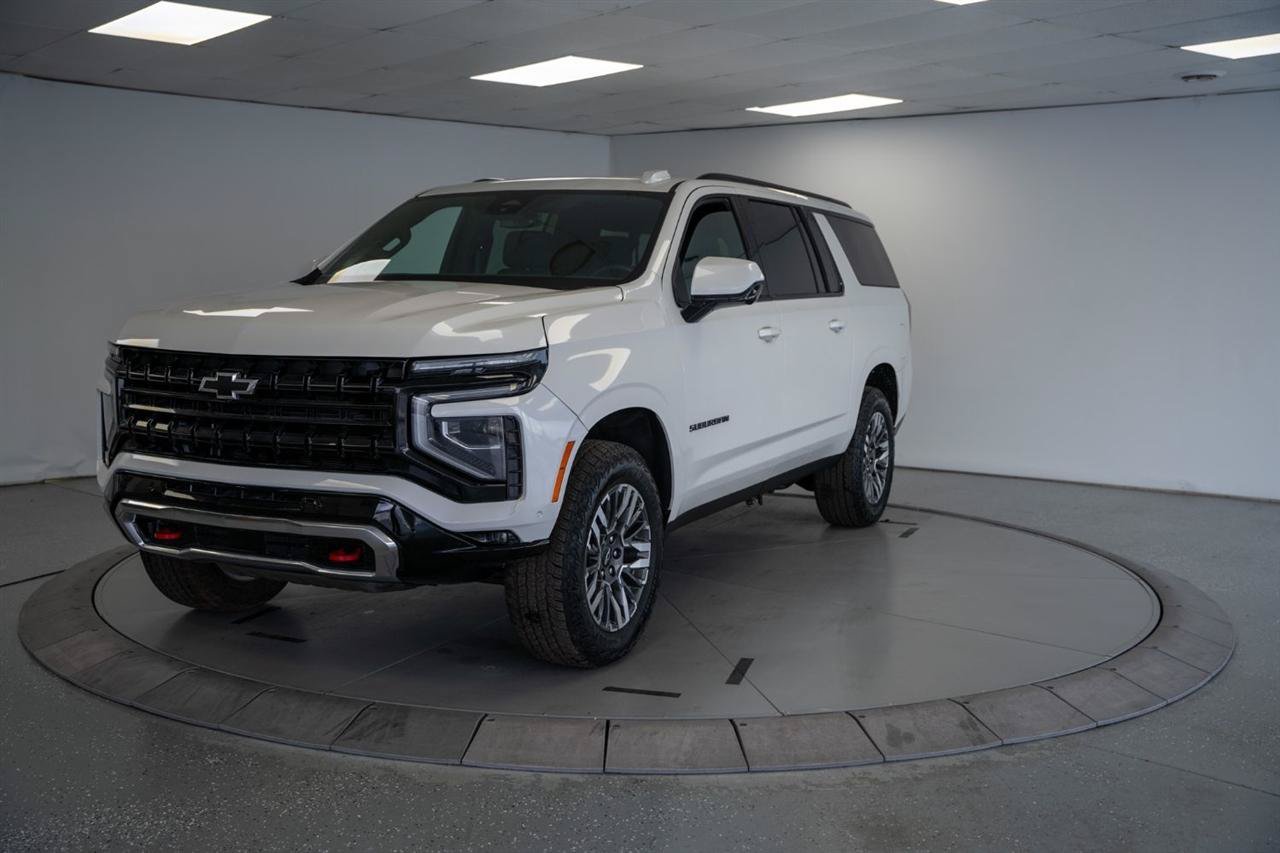 Used 2025 Chevrolet Suburban Z71 AWD/4WD image 3