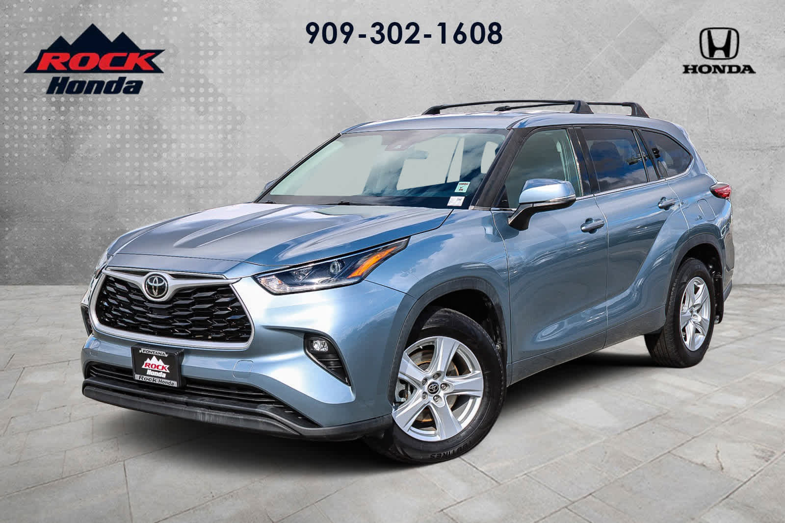 Used 2021 Toyota Highlander LE image 1