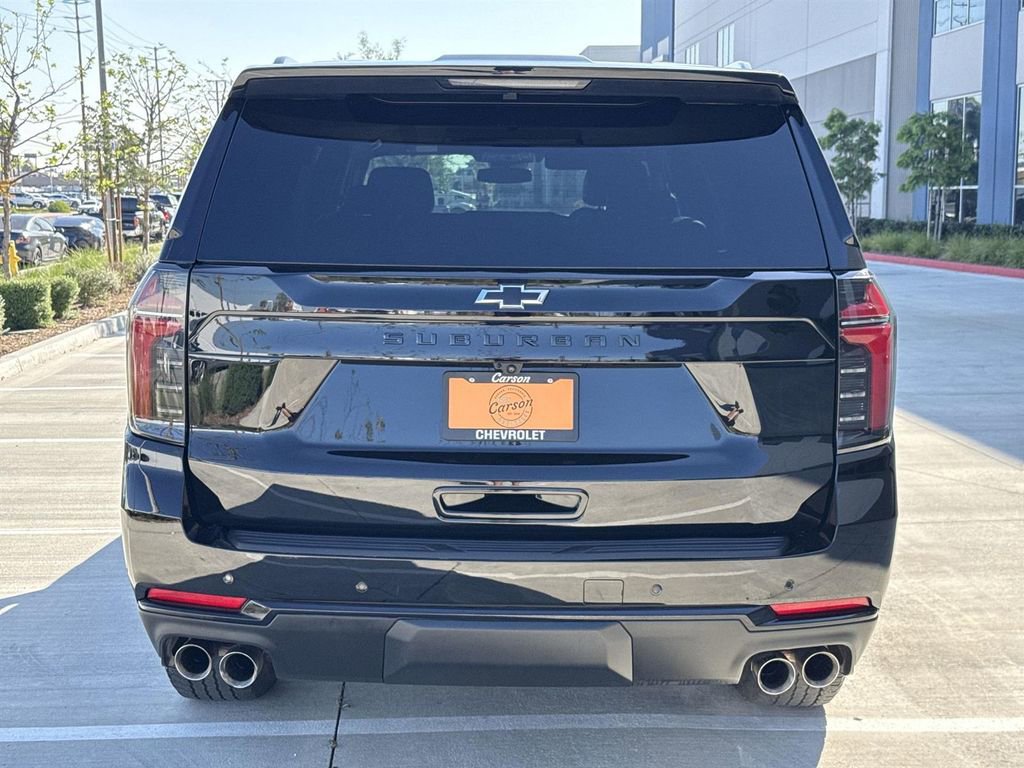 Used 2025 Chevrolet Suburban Z71 image 4