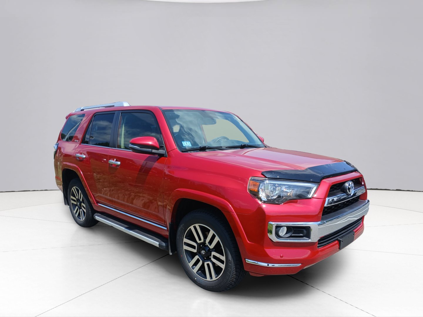 Used 2018 Toyota 4Runner SR5 AWD/4WD image 3