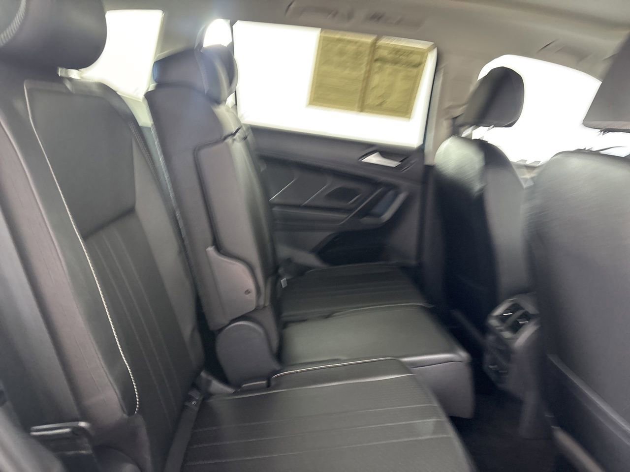 Used 2022 Volkswagen Tiguan SE w/ Panoramic Sunroof Package image 25