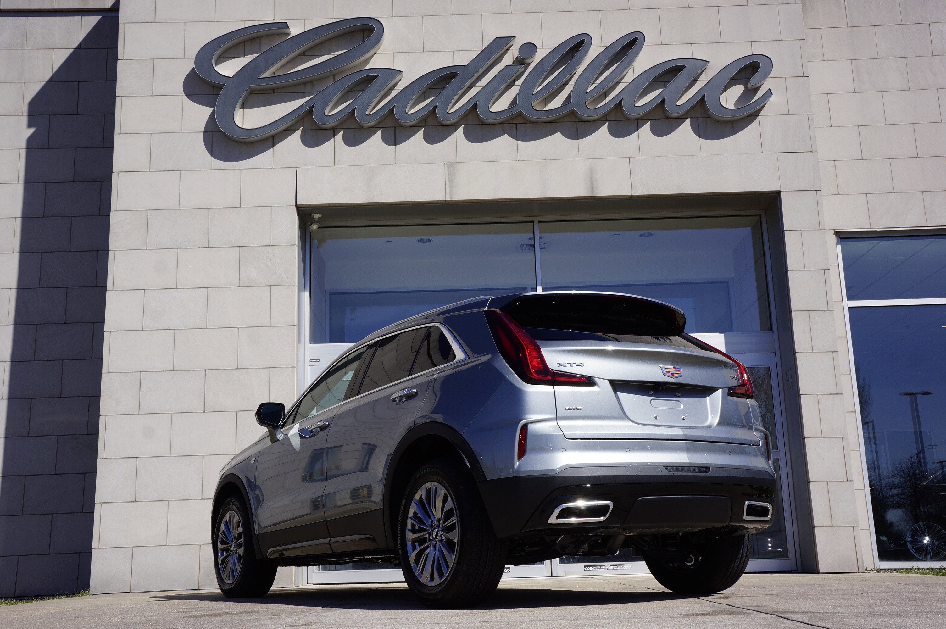Used 2025 Cadillac XT4 Premium Luxury image 8