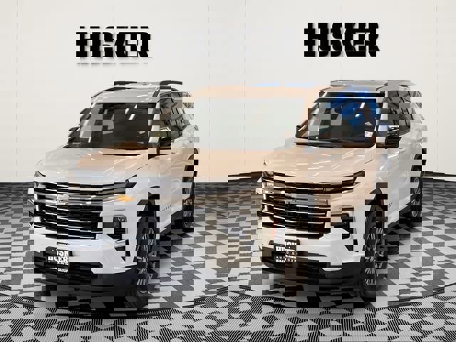 Used 2025 Chevrolet Traverse LT image 4