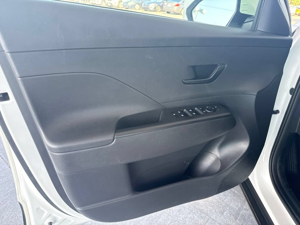 Used 2025 Hyundai Kona SEL FWD image 33