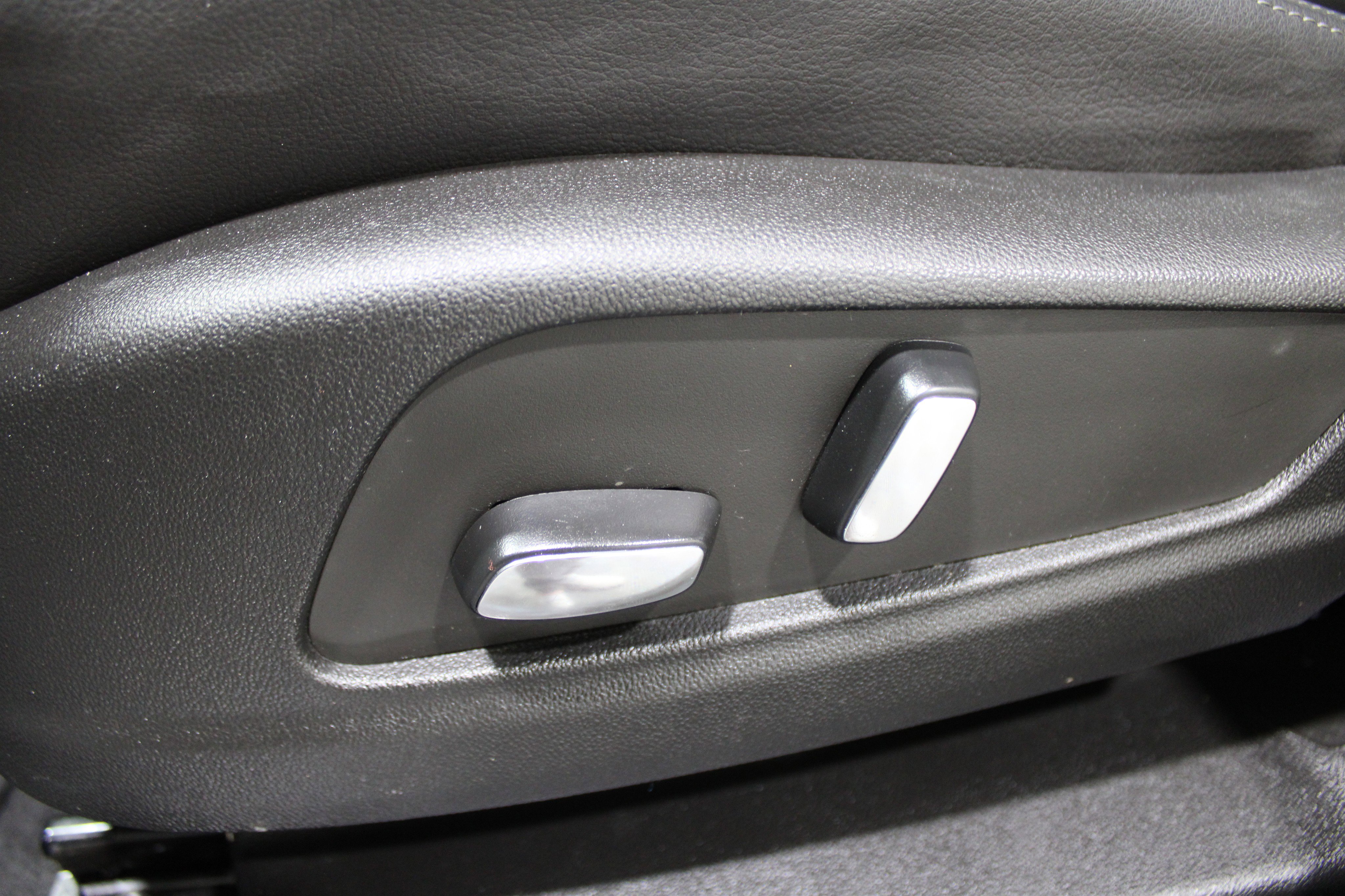 Certified 2024 Cadillac XT5 Luxury image 4