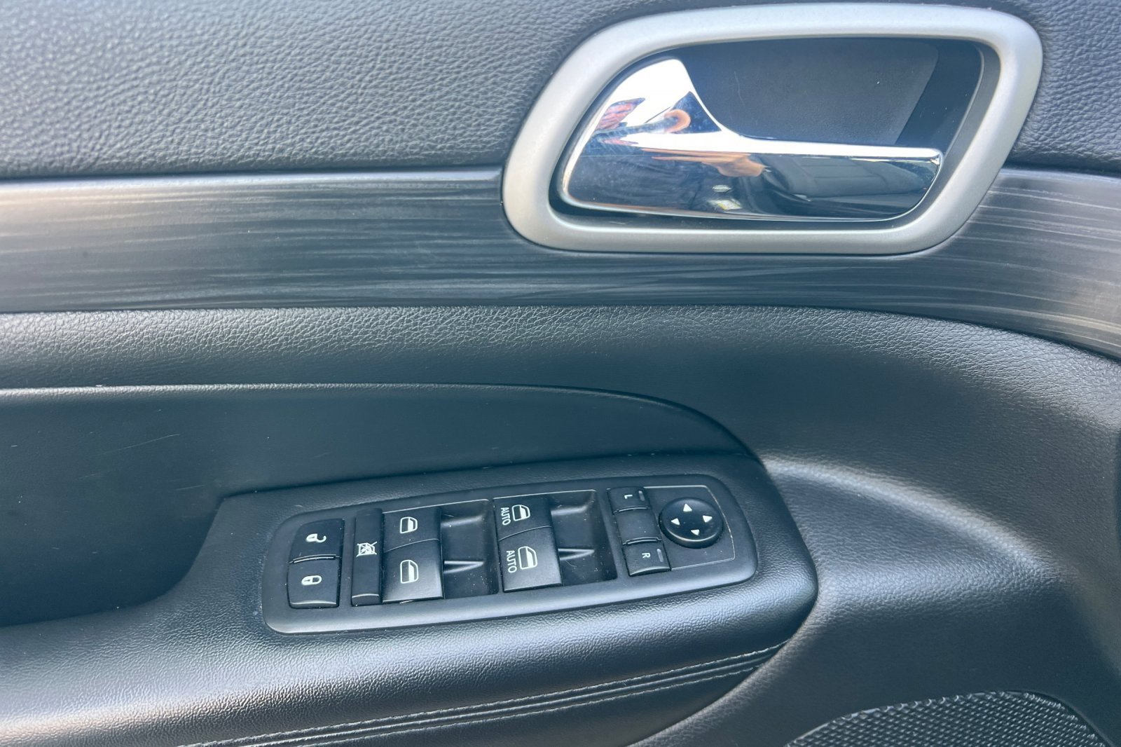 Used 2019 Jeep Grand Cherokee Laredo image 11