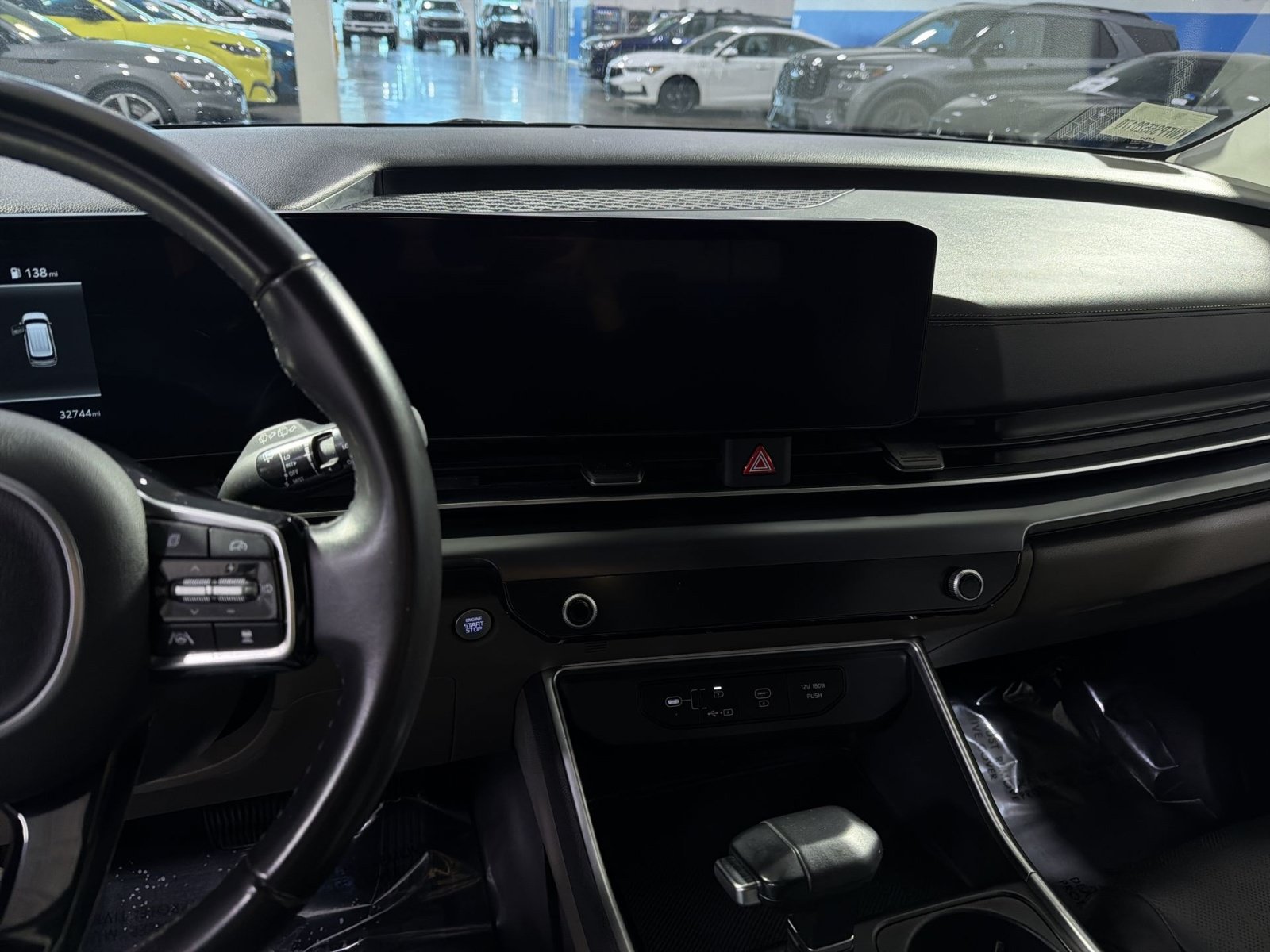 Used 2025 Kia Carnival FWD image 17
