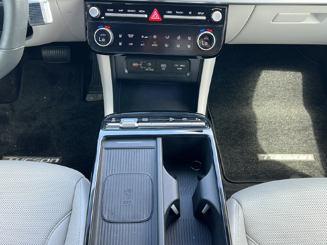 Certified 2025 Hyundai Tucson Limited AWD/4WD image 19