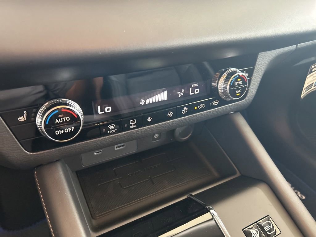 New 2025 Mitsubishi Outlander SE image 40