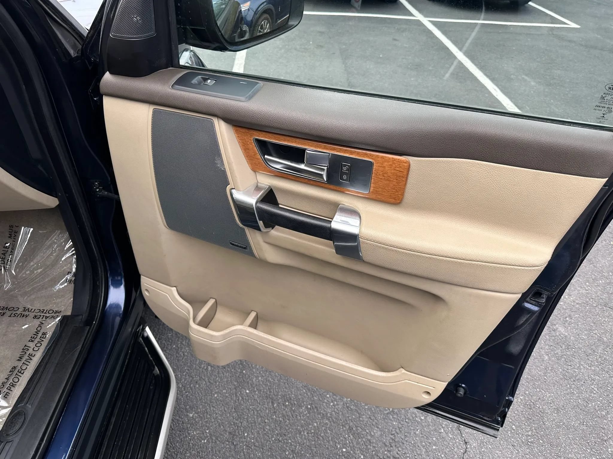 Used 2016 Land Rover LR4 HSE Silver Edition AWD/4WD image 16