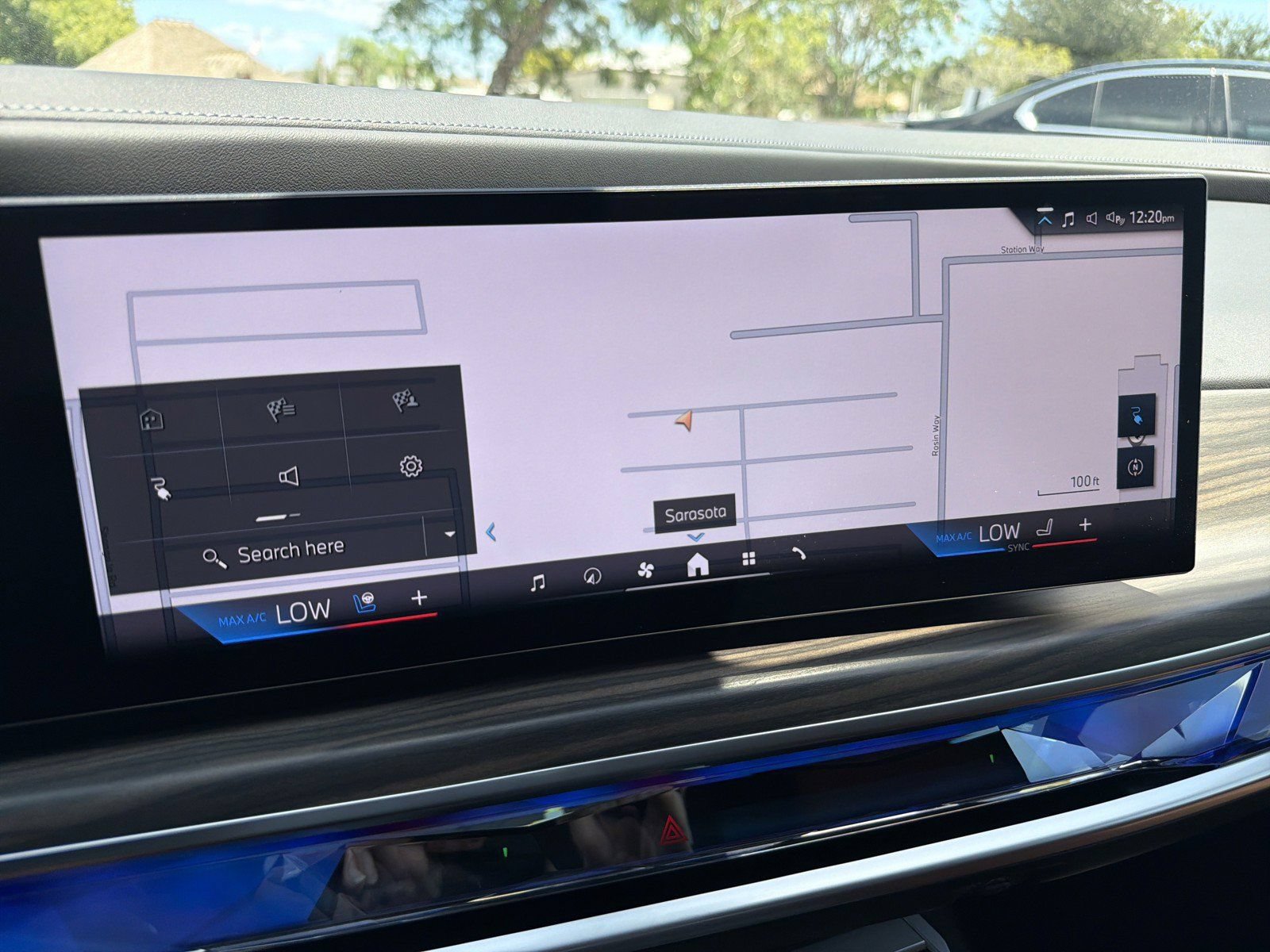 Certified 2024 BMW i7 xDrive60 w/ Executive Package AWD/4WD image 29