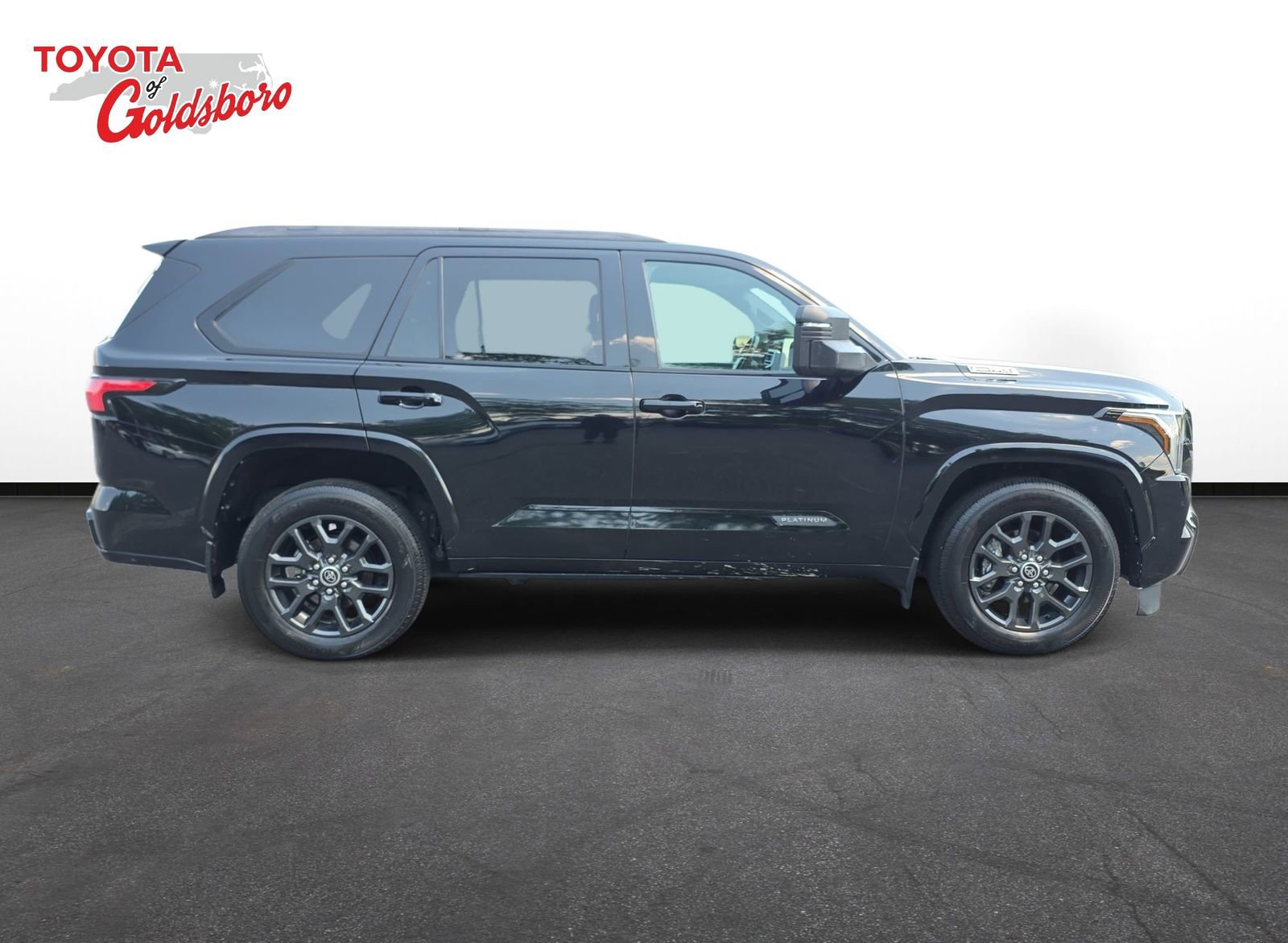 Used 2023 Toyota Sequoia Platinum AWD/4WD image 4