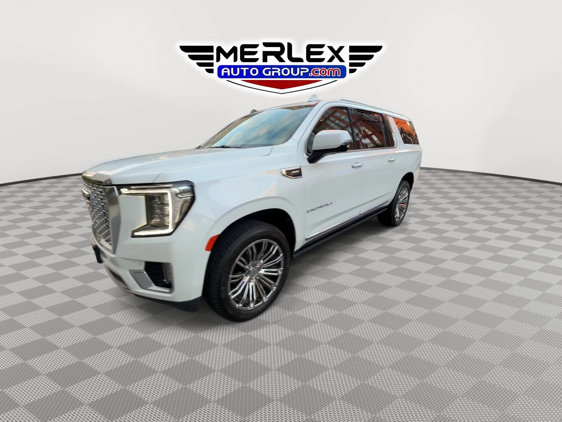 Used 2022 GMC Yukon XL Denali w/ Advanced Technology Package AWD/4WD image 4