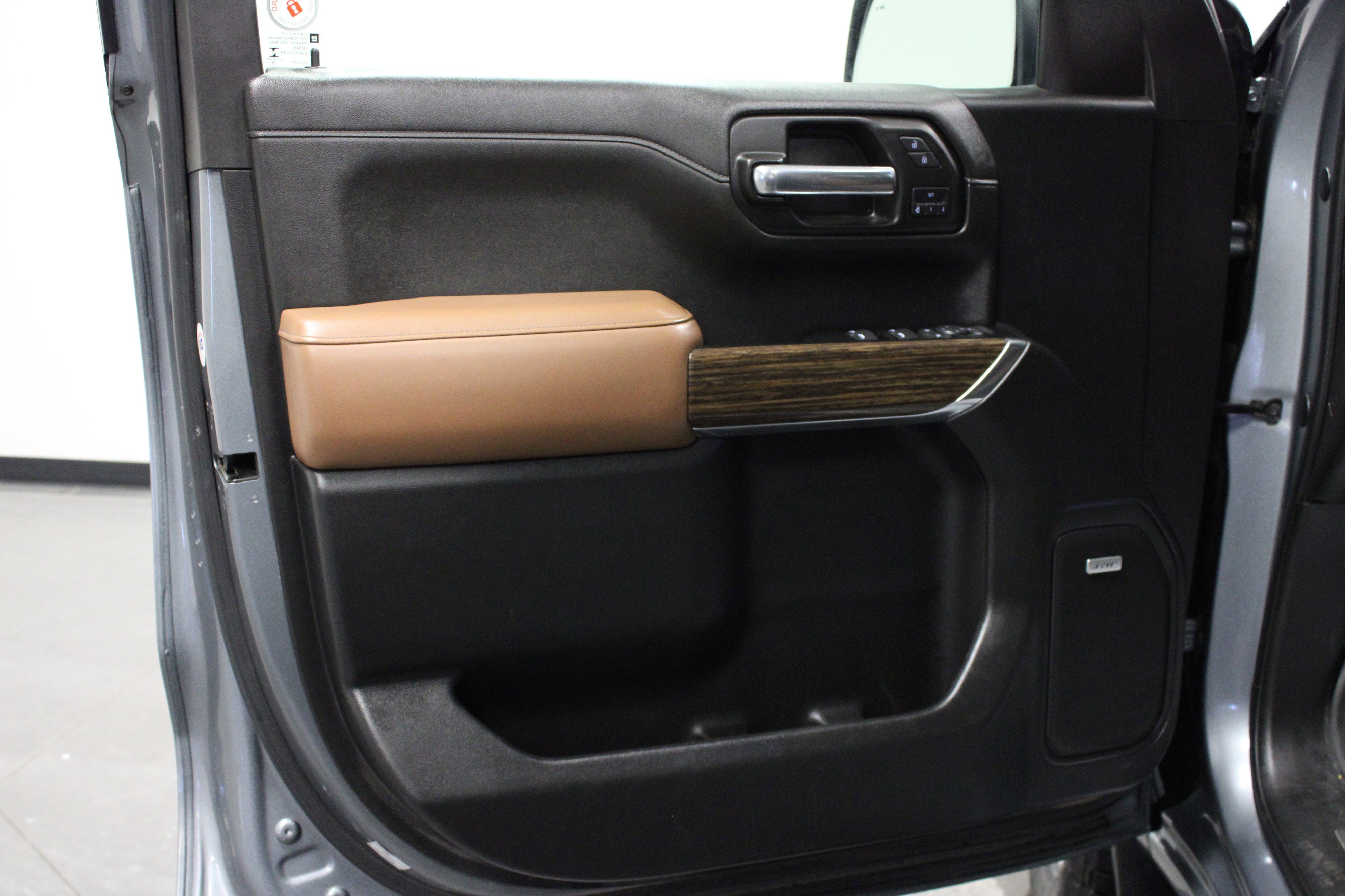 Used 2019 Chevrolet Silverado 1500 High Country image 11