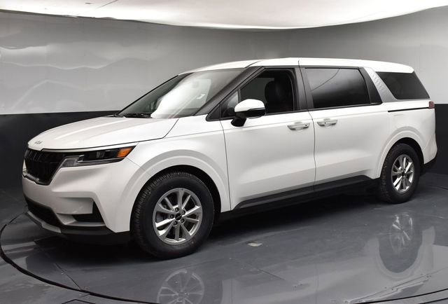 Certified 2024 Kia Carnival LX image 4