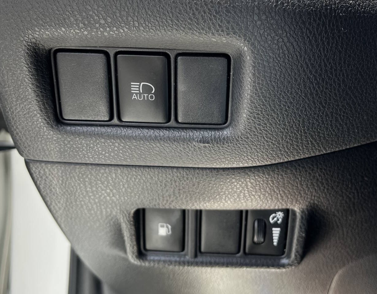 Used 2019 Toyota C-HR LE FWD image 20