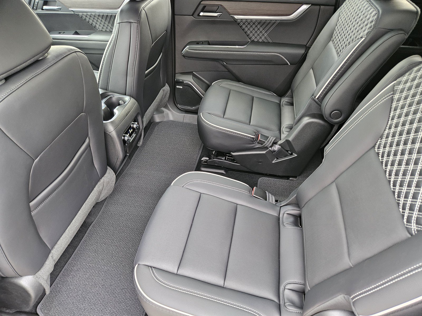 New 2027 GMC Acadia Denali FWD image 20