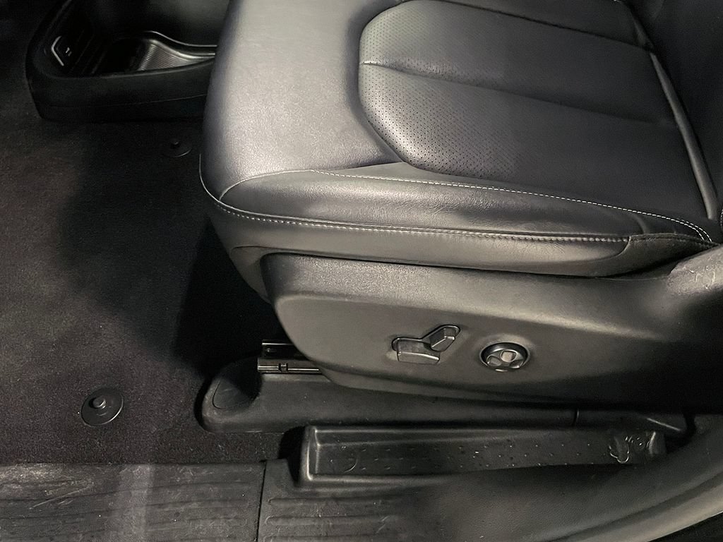 Used 2025 Chrysler Pacifica Select FWD image 24
