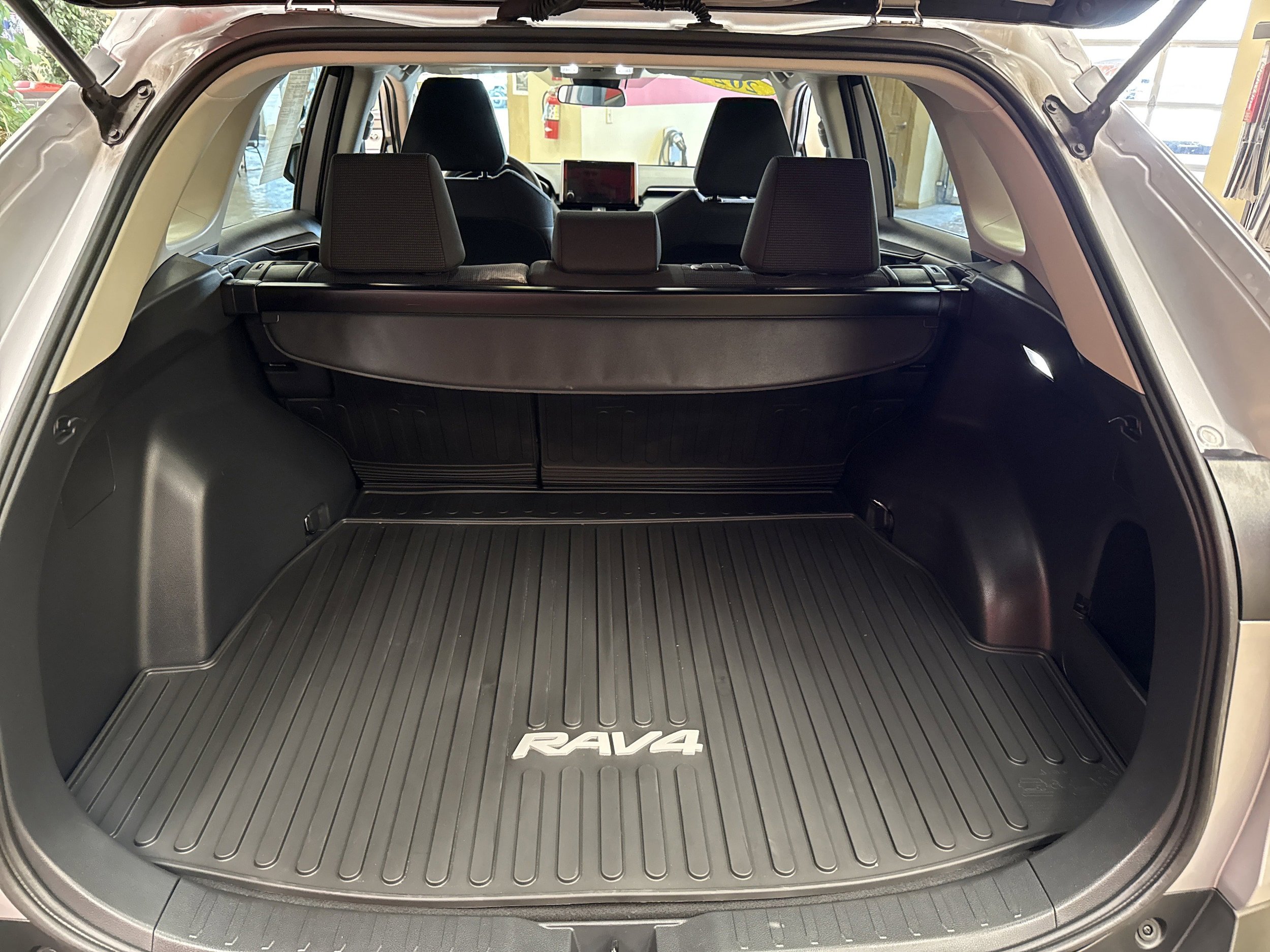 Used 2024 Toyota RAV4 LE image 21