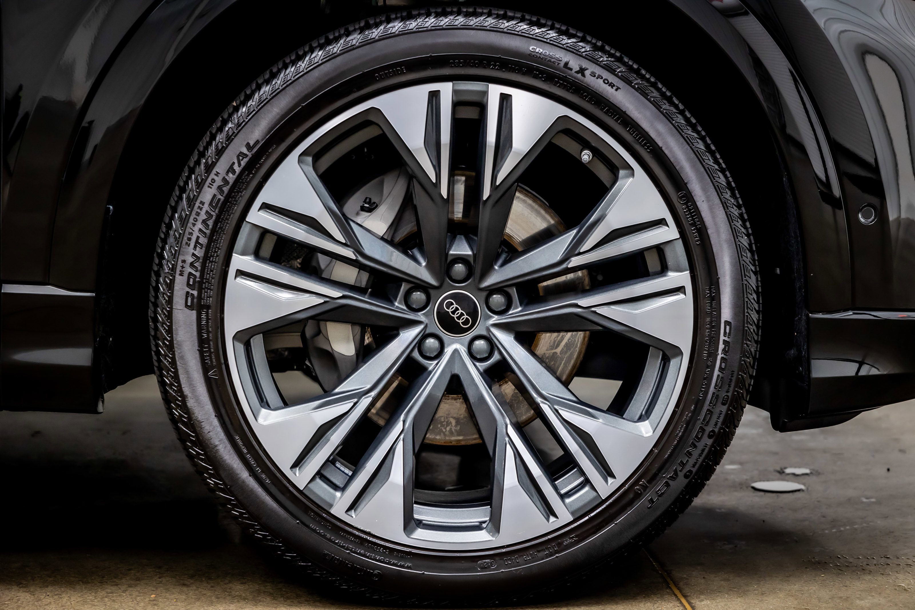 Used 2025 Audi Q8 Prestige image 32