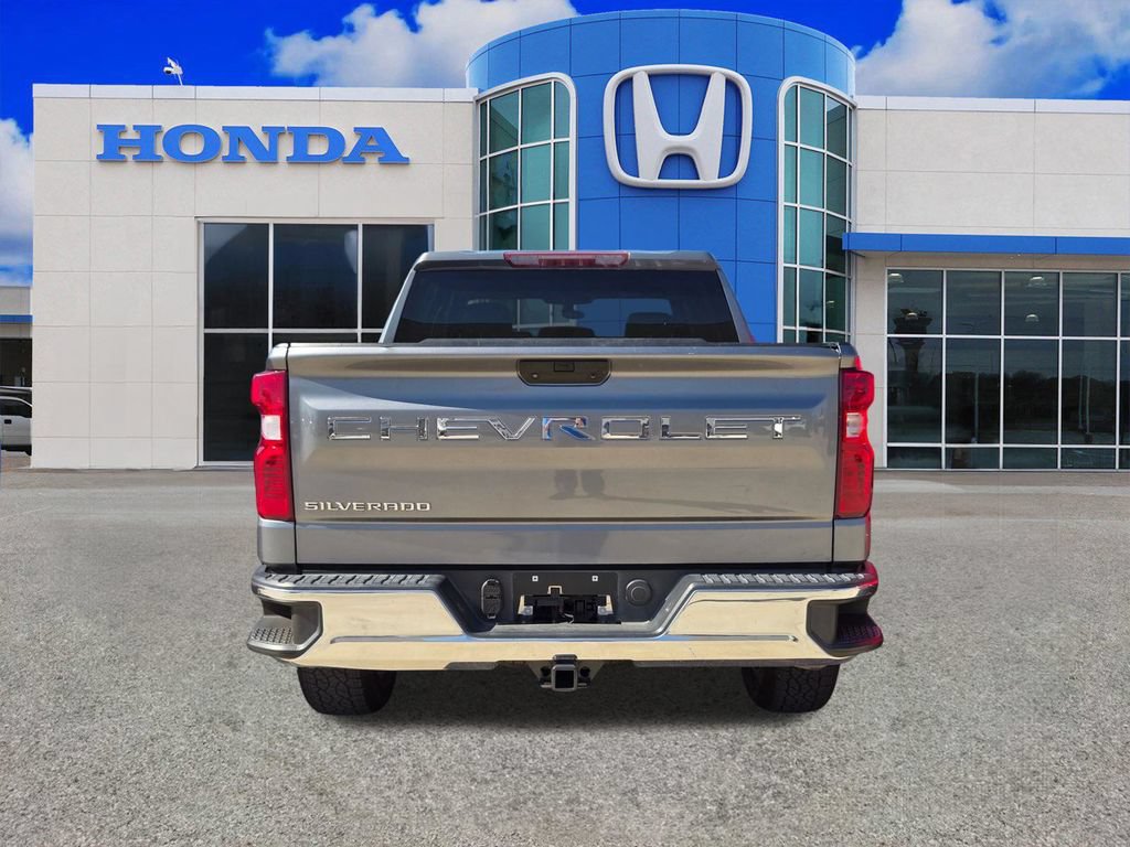 Used 2021 Chevrolet Silverado 1500 LT RWD image 3