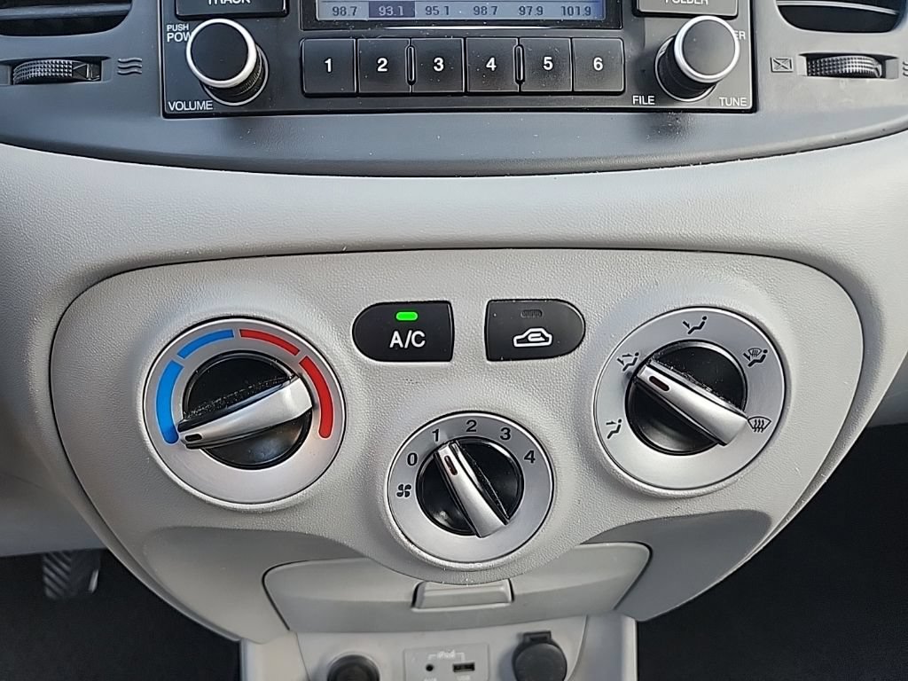Used 2010 Hyundai Accent GS w/ Premium Pkg 3 FWD image 16