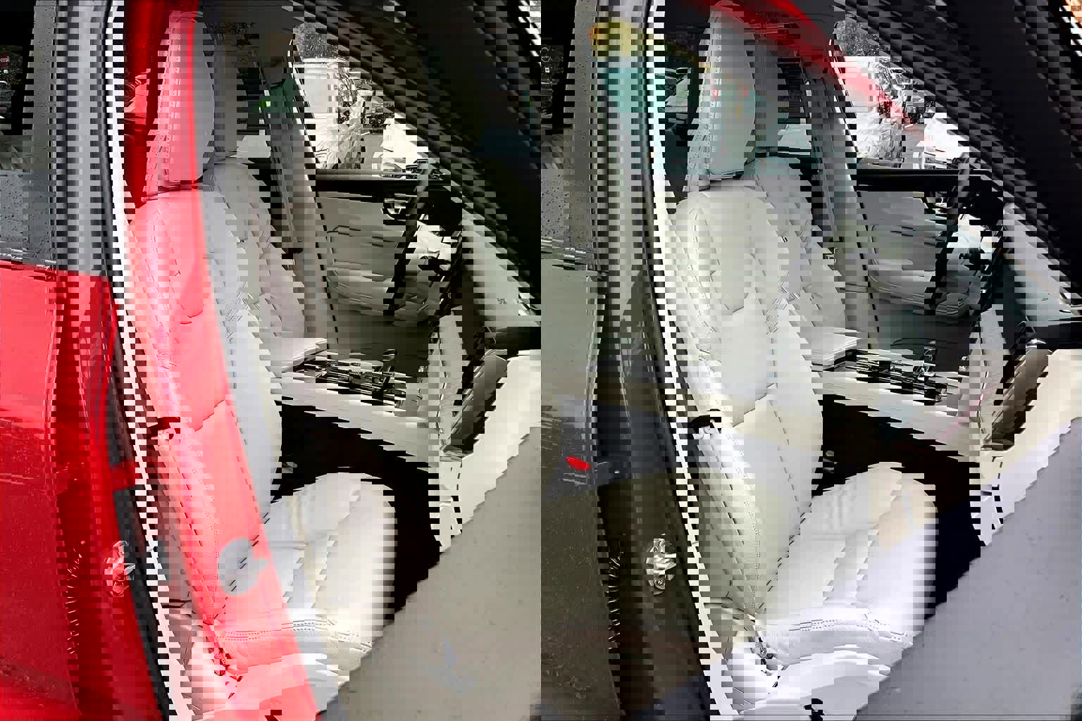 Certified 2023 Volvo XC60 B5 Plus w/ Climate Package image 7