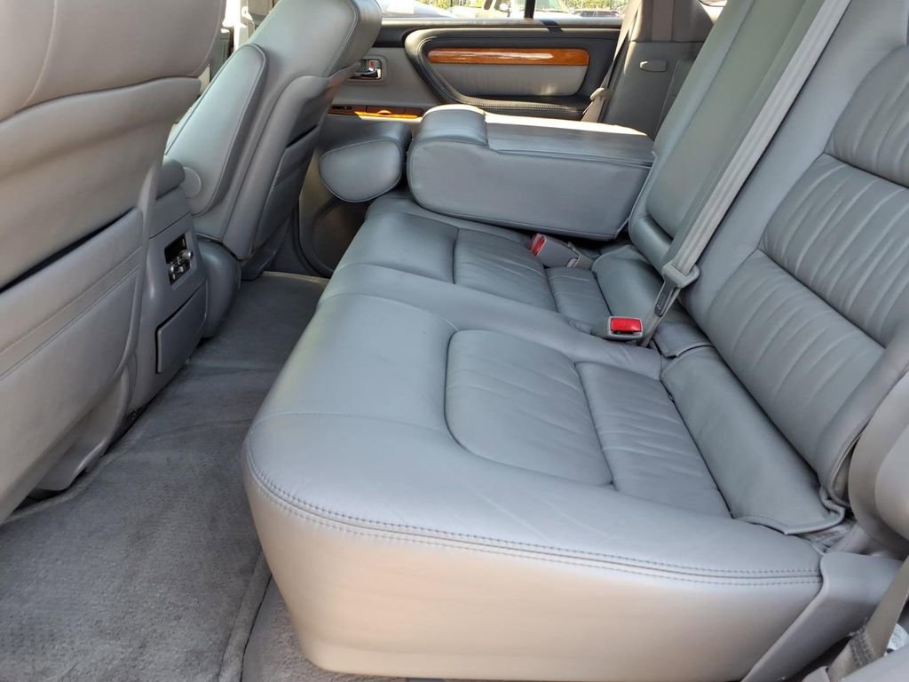 Used 2004 Lexus LX 470 4WD image 18