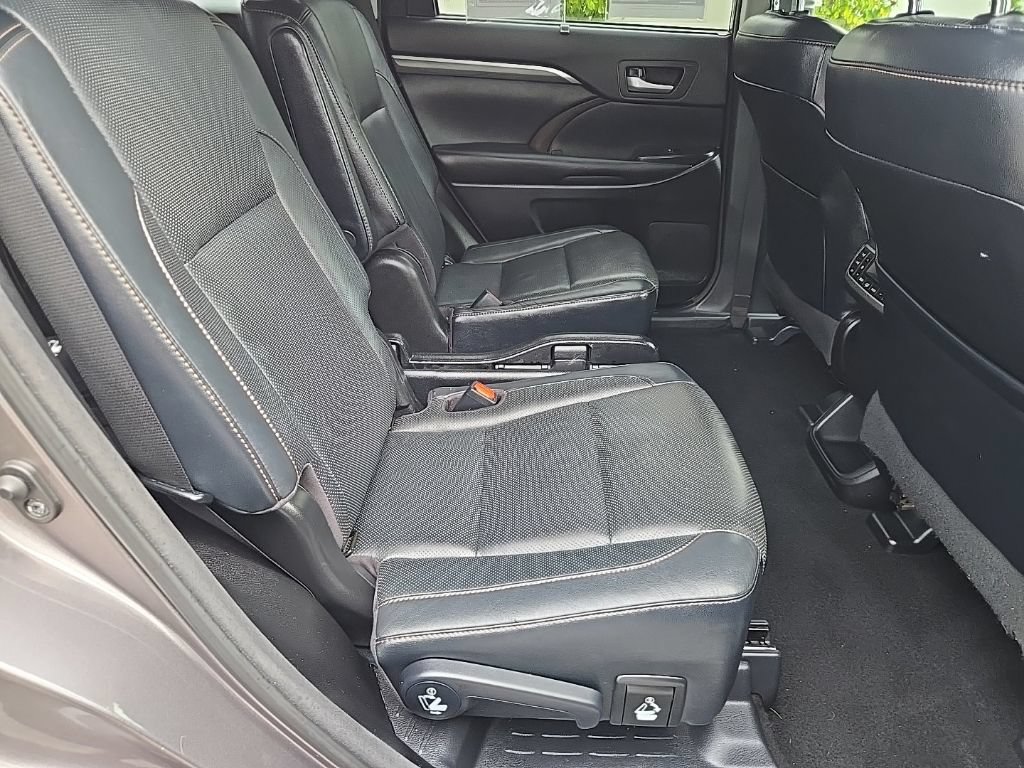Used 2017 Toyota Highlander Limited Platinum AWD/4WD image 36