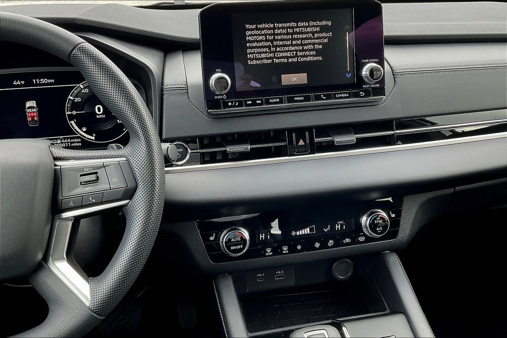 New 2025 Mitsubishi Outlander ES image 7