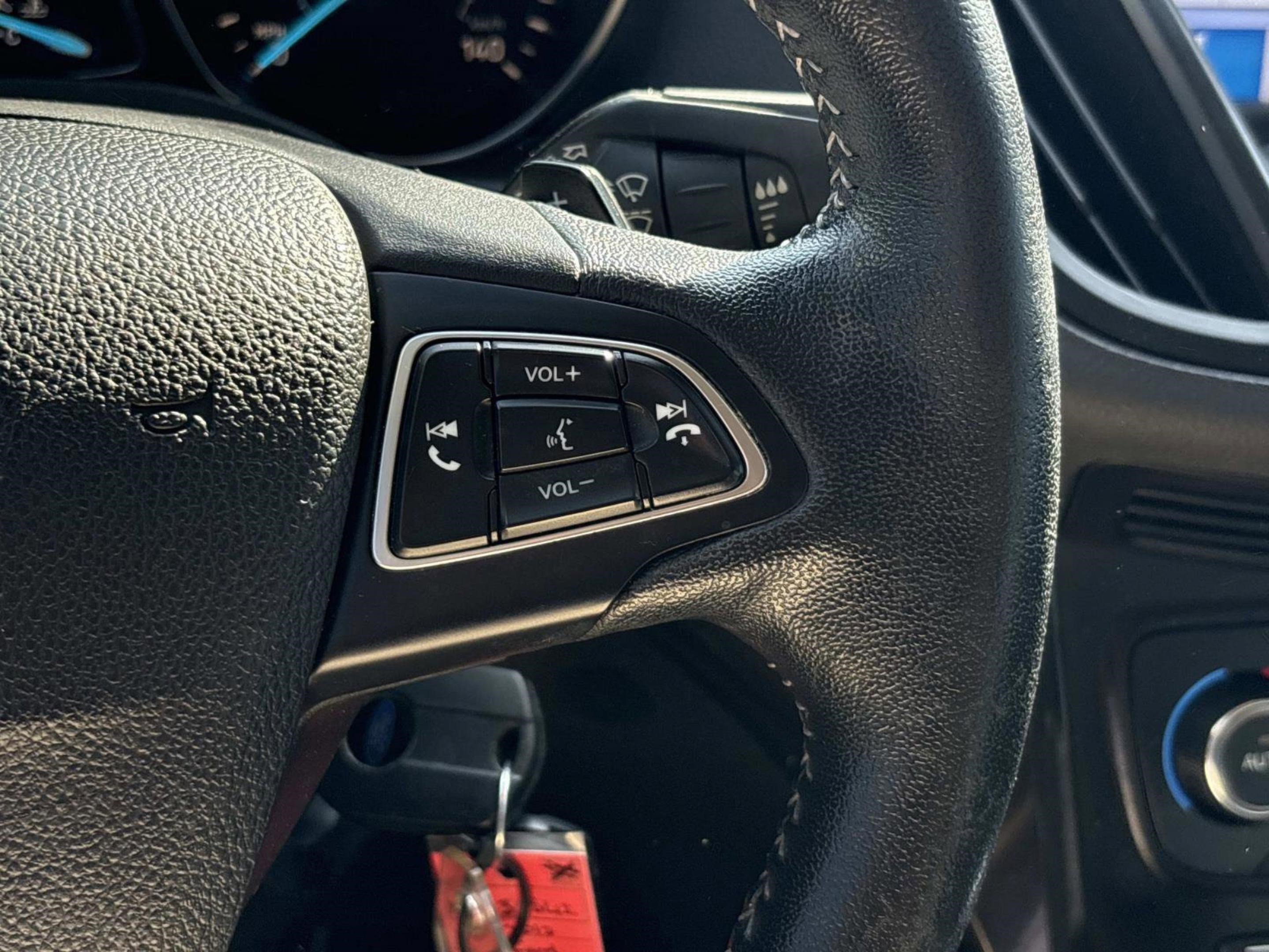 Used 2017 Ford Escape SE w/ Equipment Group 201A image 26