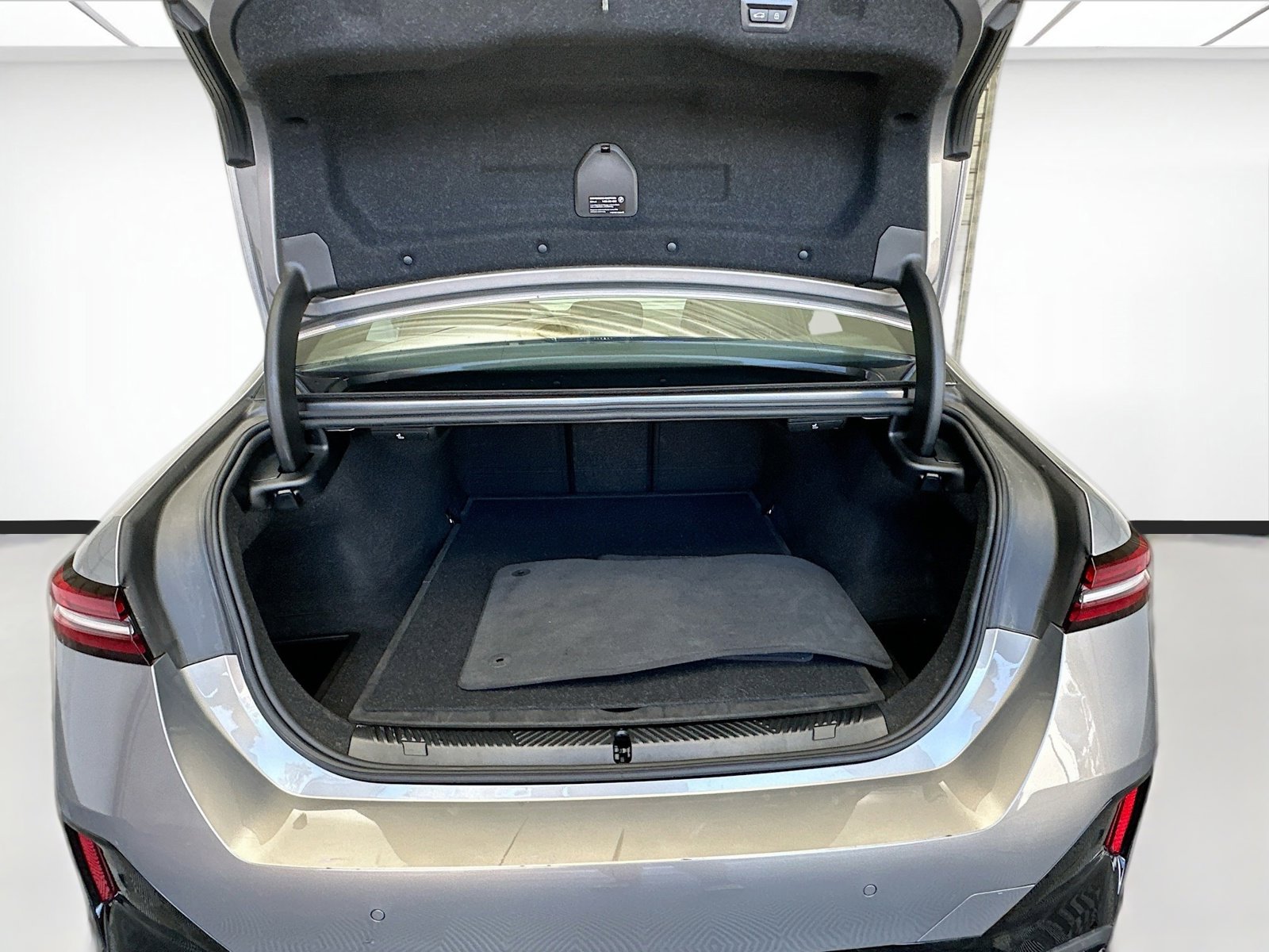 Used 2024 BMW 530i w/ M Sport Package image 20