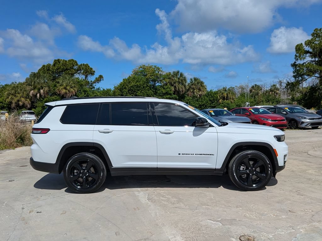 Used 2025 Jeep Grand Cherokee L Limited w/ Black Appearance Package RWD image 9