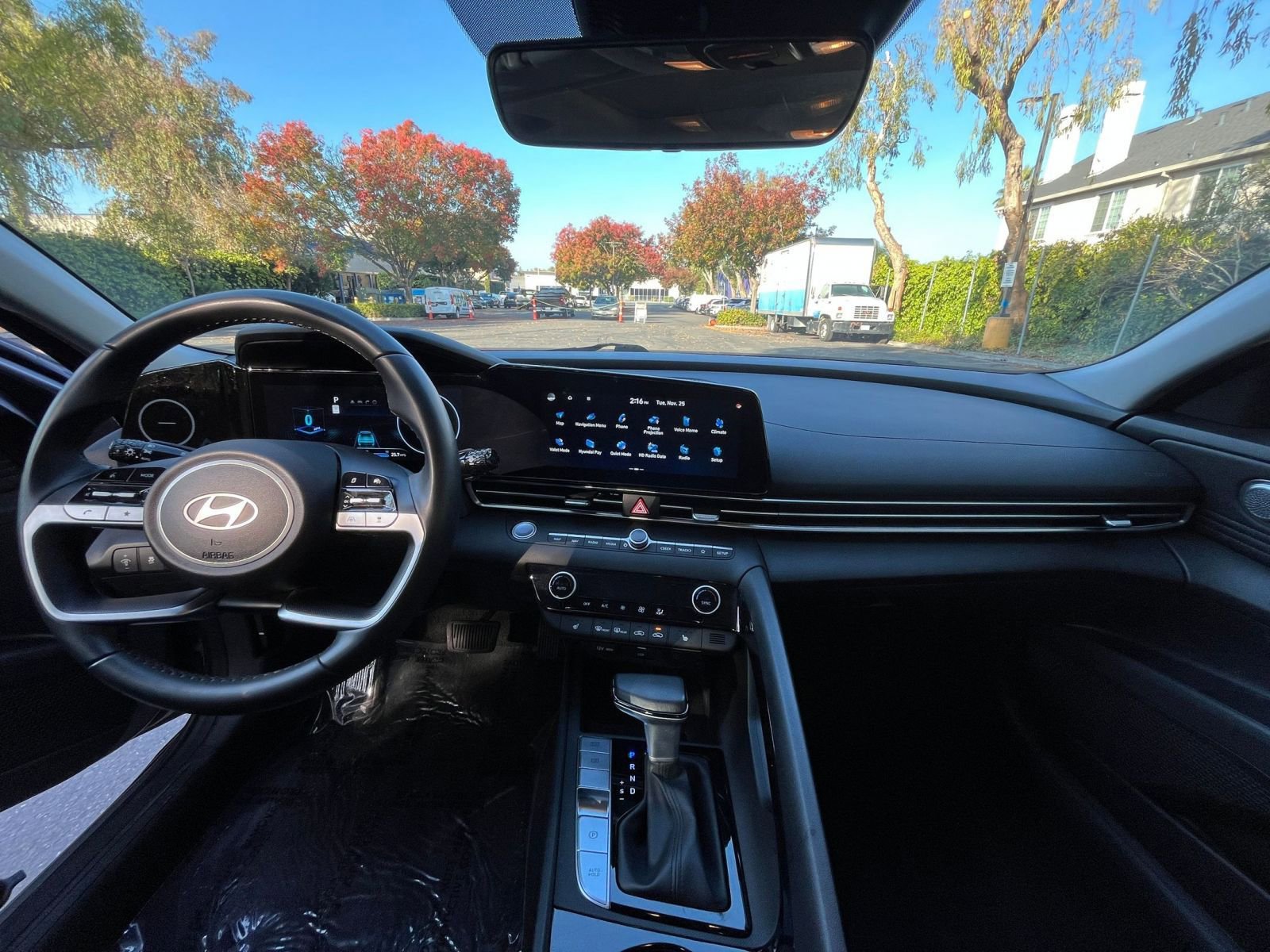 Used 2025 Hyundai Elantra SEL image 31