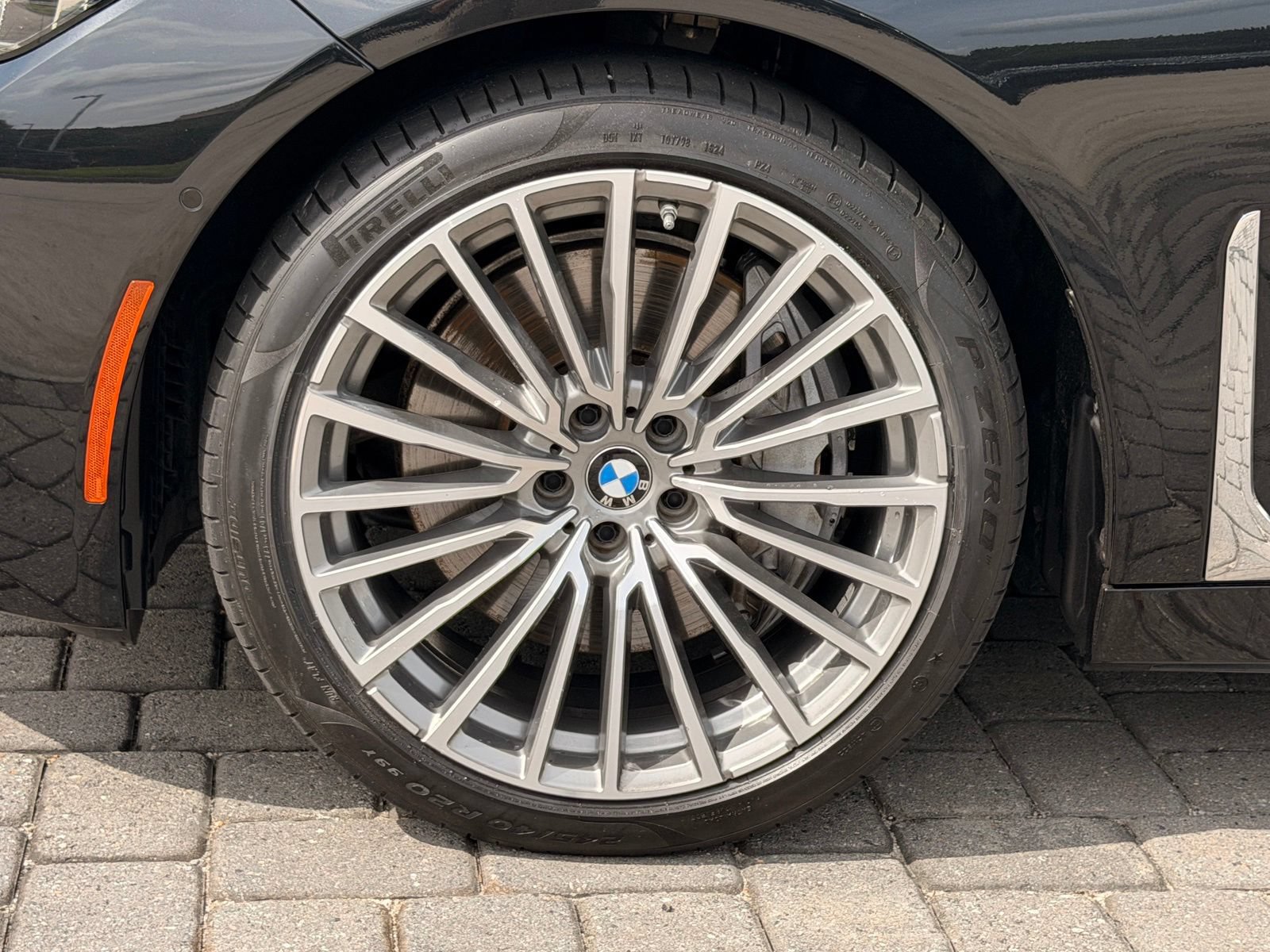 Used 2022 BMW 750i xDrive w/ Executive Package AWD/4WD image 13