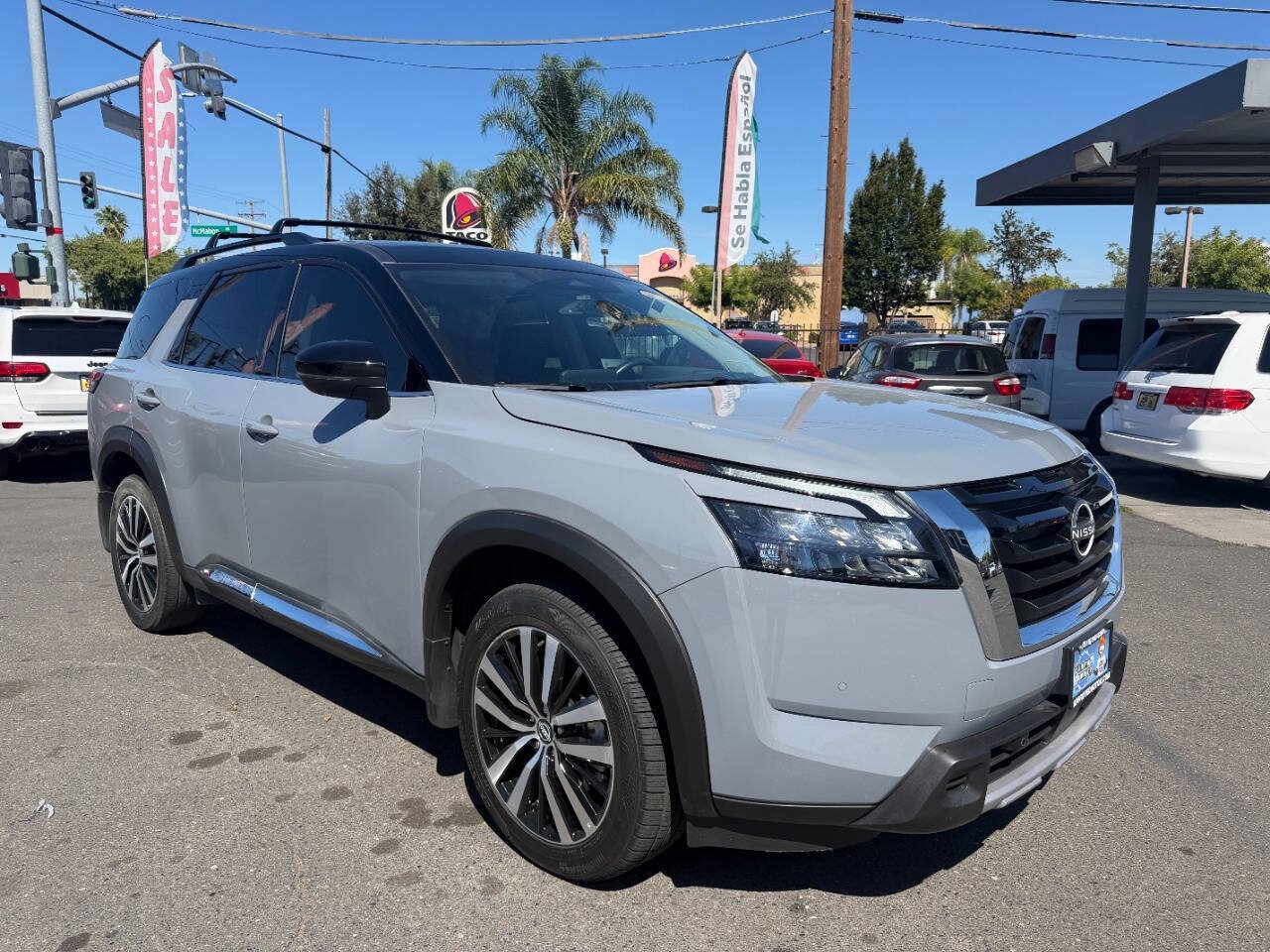 Used 2025 Nissan Pathfinder Platinum w/ Cargo Package AWD/4WD image 2