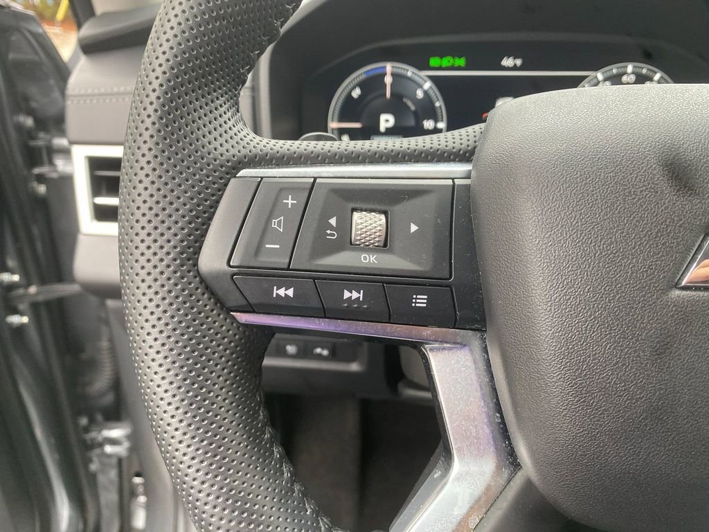 Used 2024 Mitsubishi Outlander SE image 16