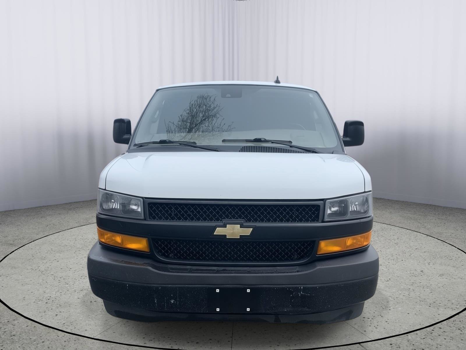 Used 2021 Chevrolet Express 3500 w/ Driver Convenience Package RWD image 6